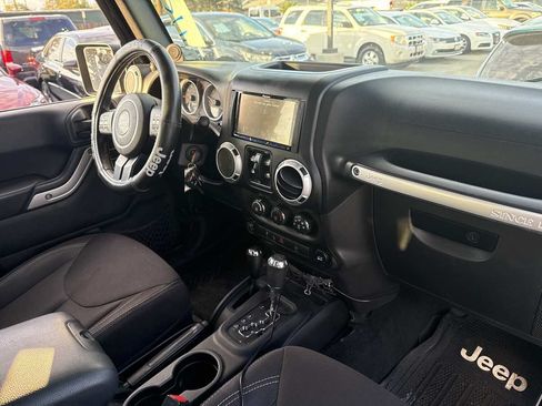 Used 2013 Jeep Wrangler Unlimited Sahara w/ Connectivity Group AWD/4WD image 5