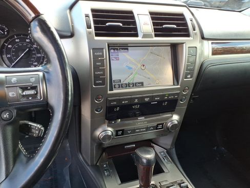 Used 2017 Lexus GX 460 Luxury w/ Sport Design Package AWD/4WD image 10