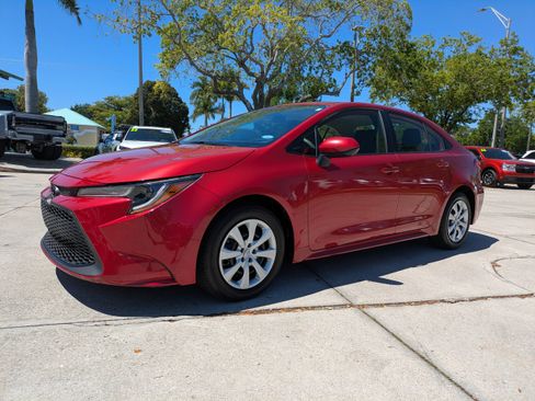 Used 2020 Toyota Corolla LE FWD image 7