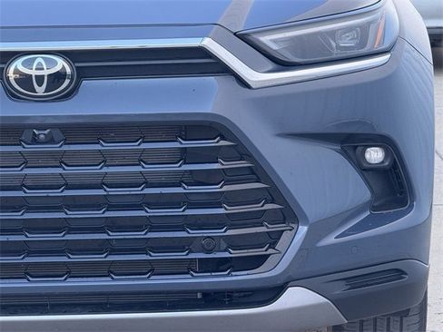 Used 2025 Toyota Grand Highlander AWD image 9