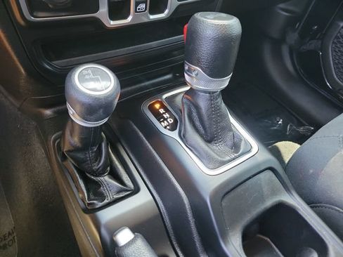 Used 2022 Jeep Wrangler Unlimited Sport AWD/4WD image 16