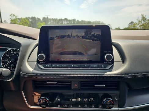 Used 2023 Nissan Rogue SV w/ SV Premium B Package FWD image 27