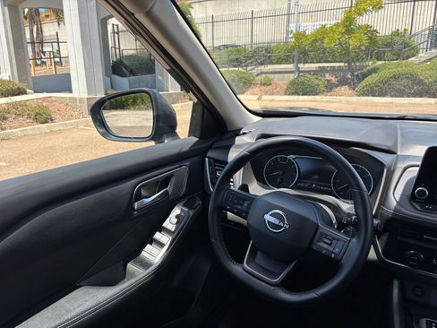 Used 2025 Nissan Rogue SV AWD/4WD image 36