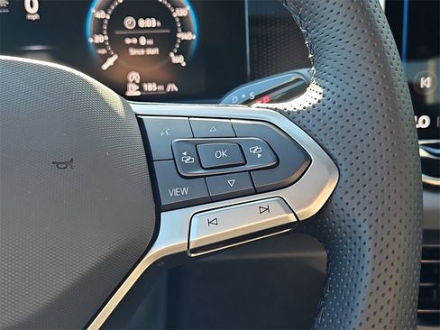 New 2025 Volkswagen Tiguan SE R-Line image 15