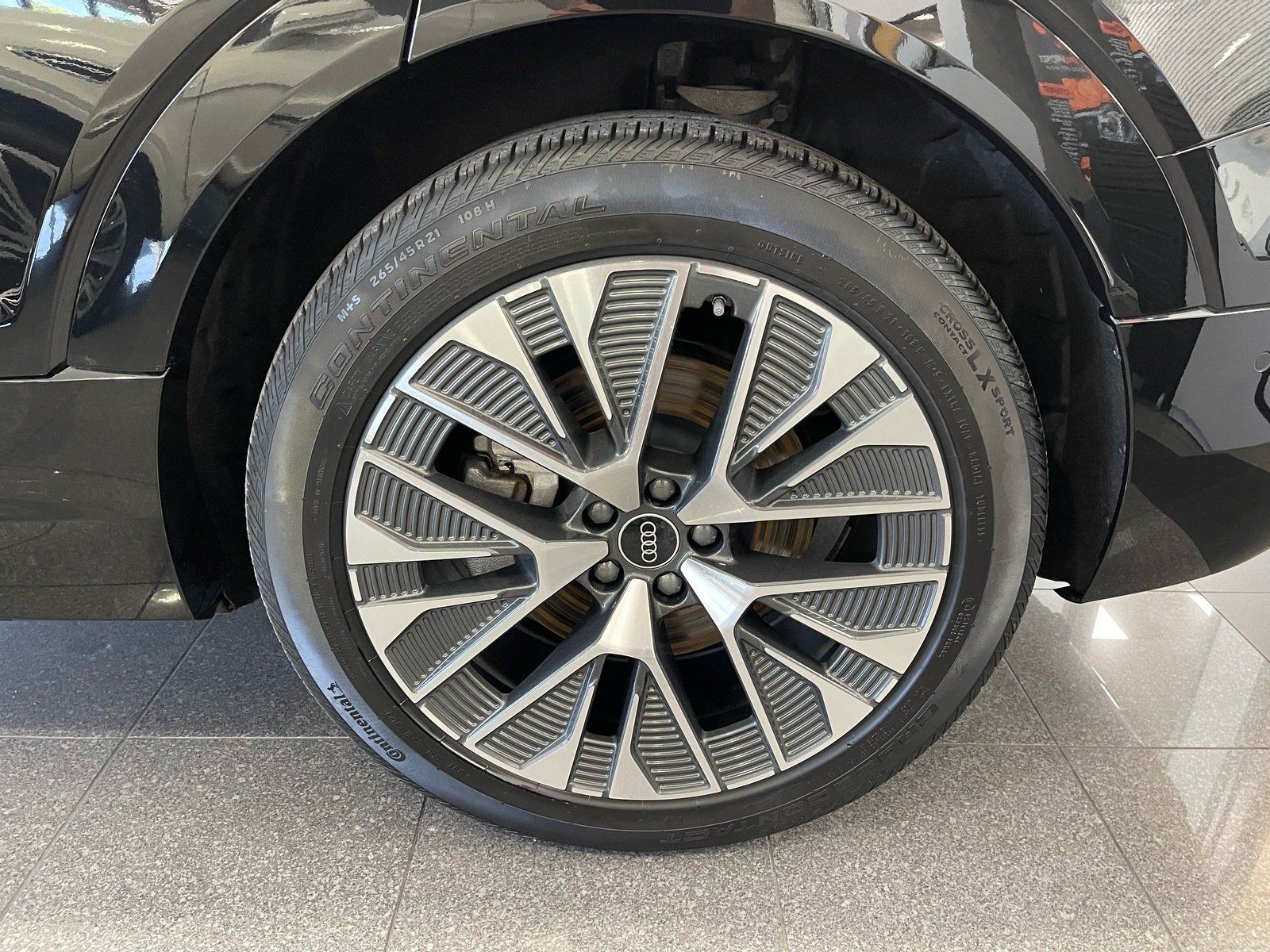 Used 2024 Audi Q8 e-tron Premium Plus w/ Premium Plus Package AWD/4WD image 21