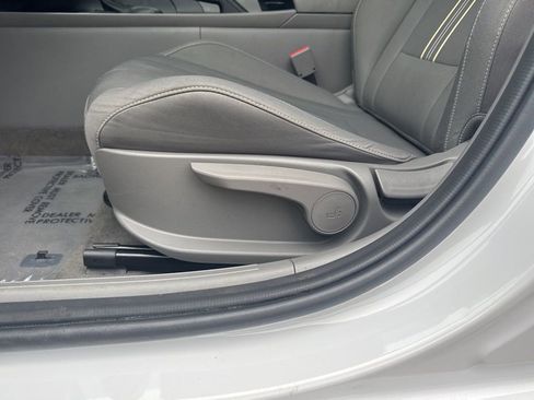 Used 2025 Hyundai Elantra Sport image 27