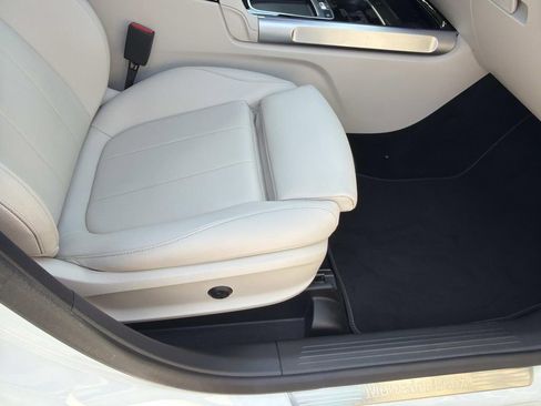 Used 2025 Mercedes-Benz GLB 250 image 11