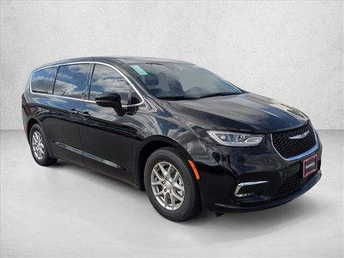 New 2026 Chrysler Pacifica Select image 7