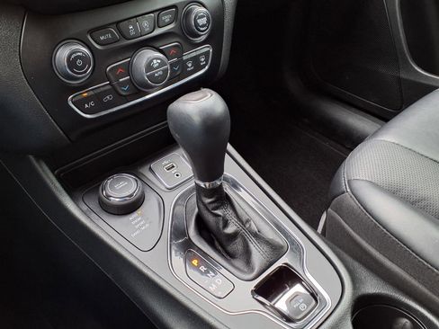 Used 2023 Jeep Cherokee Altitude Lux AWD/4WD image 25