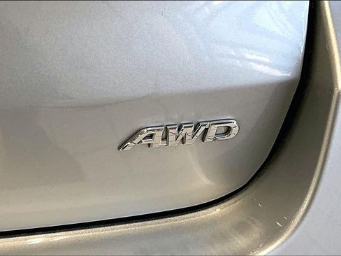 Used 2019 Toyota Highlander LE AWD/4WD image 10