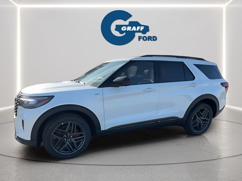 New 2026 Ford Explorer ST-Line w/ ST-Line Street Pack AWD/4WD image 2