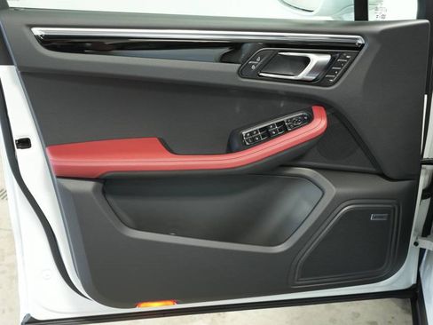 New 2025 Porsche Macan image 25