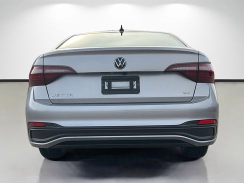 Used 2024 Volkswagen Jetta SE image 4