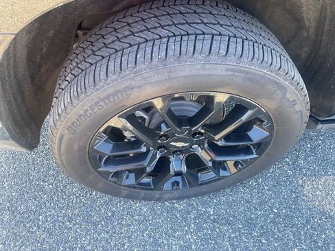 Used 2023 Chevrolet Suburban Premier AWD/4WD image 10