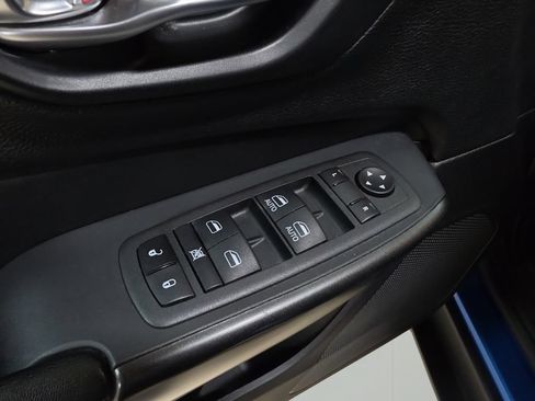 Used 2021 Jeep Cherokee Trailhawk w/ Technology Group AWD/4WD image 13