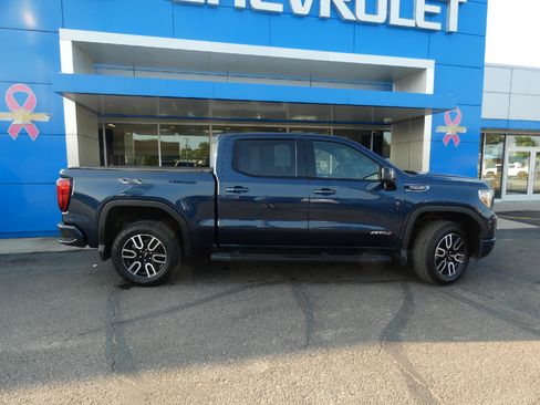 Certified 2020 GMC Sierra 1500 AT4 w/ AT4 Premium Package AWD/4WD image 2
