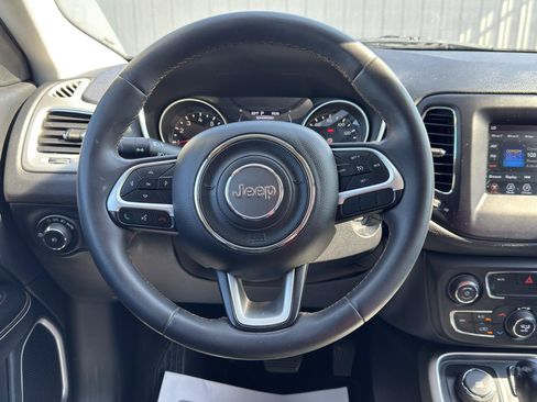 Used 2021 Jeep Compass Latitude AWD/4WD image 18