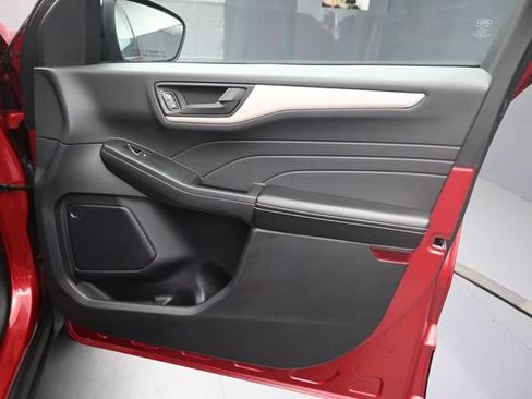 Used 2022 Ford Escape SE w/ SE Sport Appearance Package FWD image 26
