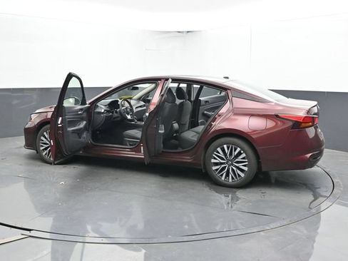 Used 2025 Nissan Altima 2.5 SV FWD image 34
