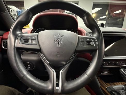 Used 2022 Maserati Levante GT AWD/4WD image 65