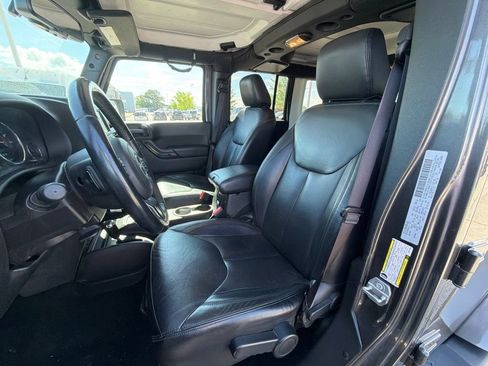 Used 2017 Jeep Wrangler Unlimited Sahara AWD/4WD image 10