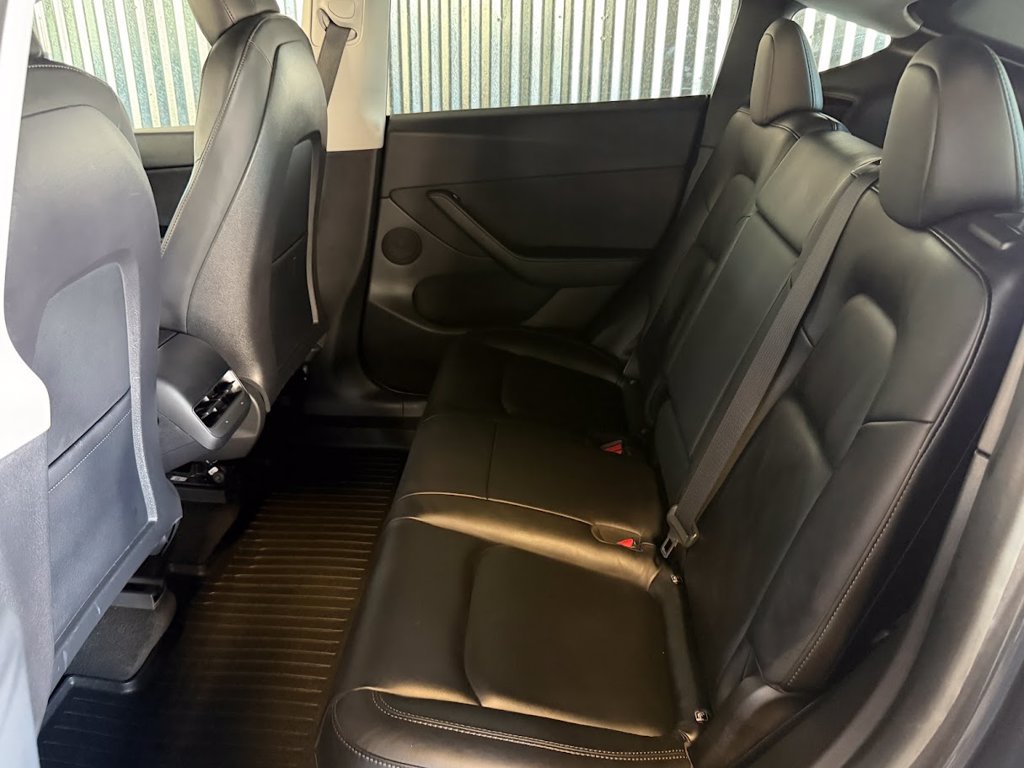 Used 2021 Tesla Model Y Long Range AWD/4WD image 15