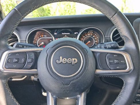 Used 2019 Jeep Wrangler Unlimited Sahara AWD/4WD image 31