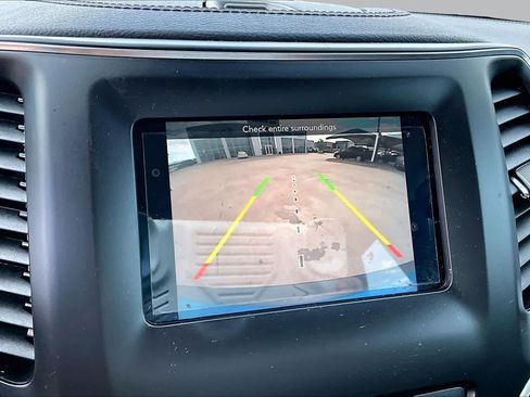 Used 2021 Jeep Cherokee Latitude Plus FWD image 20