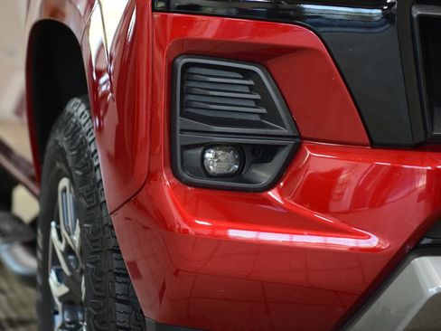 Used 2024 Chevrolet Colorado Z71 w/ Z71 Convenience Package 2 AWD/4WD image 12