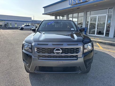 Used 2025 Nissan Frontier SV RWD image 2