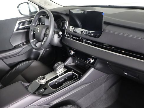 New 2026 Mitsubishi Outlander ES image 29