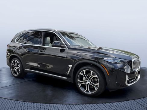 Certified 2024 BMW X5 xDrive40i w/ Premium Package AWD/4WD image 1