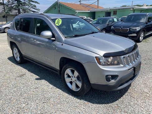 Used 2017 Jeep Compass Latitude AWD/4WD image 4