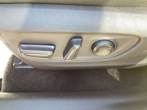 Used 2025 Toyota RAV4 XLE AWD/4WD image 19
