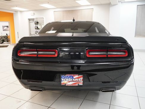 Used 2019 Dodge Challenger SXT w/ Driver Convenience Group image 10