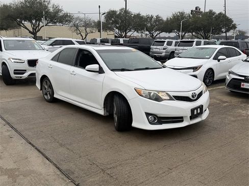 Used 2012 Toyota Camry SE image 3
