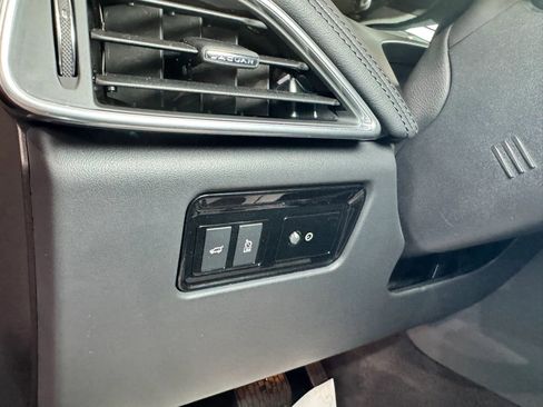 Used 2020 Jaguar F-PACE Prestige image 25