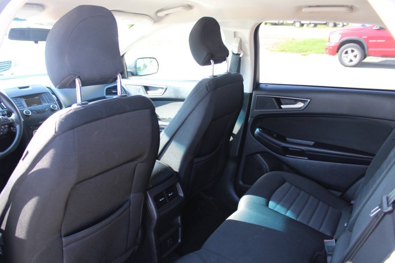 Used 2018 Ford Edge SE FWD image 16
