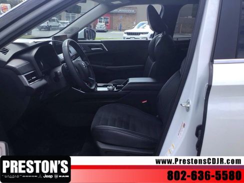 Used 2025 Mitsubishi Outlander AWD image 11