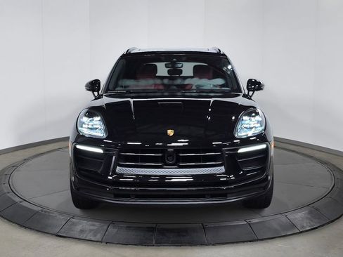 Certified 2025 Porsche Macan AWD/4WD image 10