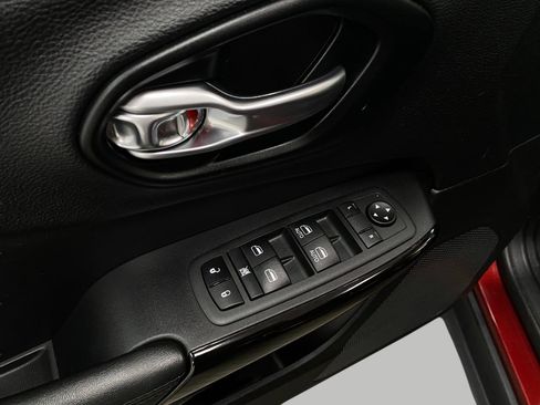 Used 2021 Jeep Cherokee Latitude Plus image 28