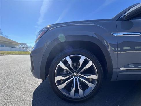 Certified 2022 Volkswagen Atlas Cross Sport SEL Premium R-Line AWD/4WD image 10