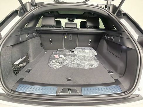 New 2026 Land Rover Range Rover Velar Belgravia AWD/4WD image 28