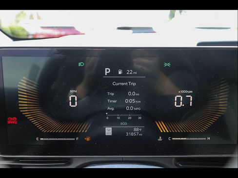 Used 2025 Kia Carnival EX FWD image 31