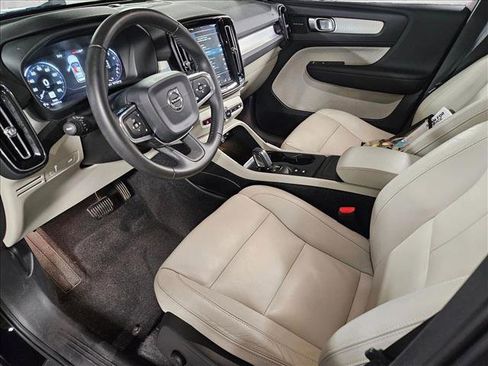 Used 2019 Volvo XC40 T5 Momentum image 10