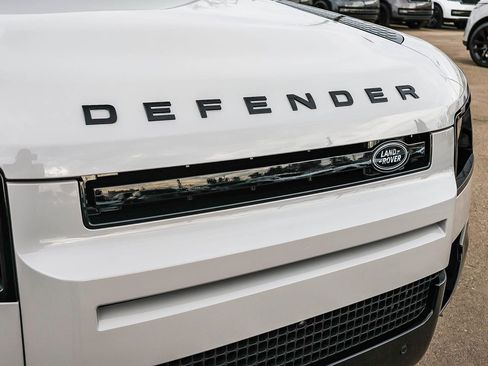 New 2026 Land Rover Defender 130 X-Dynamic SE image 16