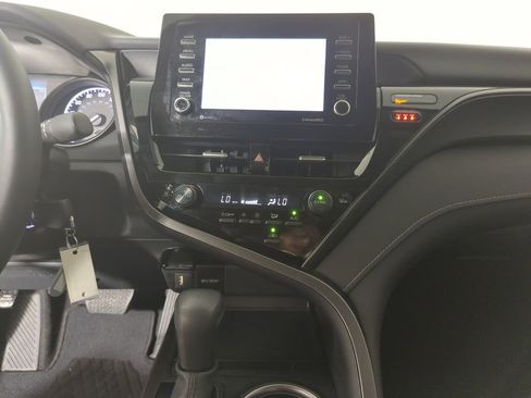Used 2024 Toyota Camry SE image 13