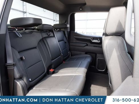 Used 2025 GMC Sierra 1500 SLT AWD/4WD image 17