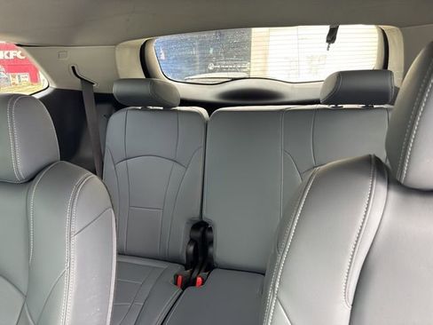 Used 2021 Buick Enclave Essence w/ Sport Touring Edition image 11