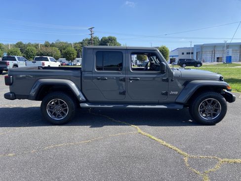 Used 2020 Jeep Gladiator Overland AWD/4WD image 4
